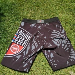 Size 34 in. Maui built boardshorts